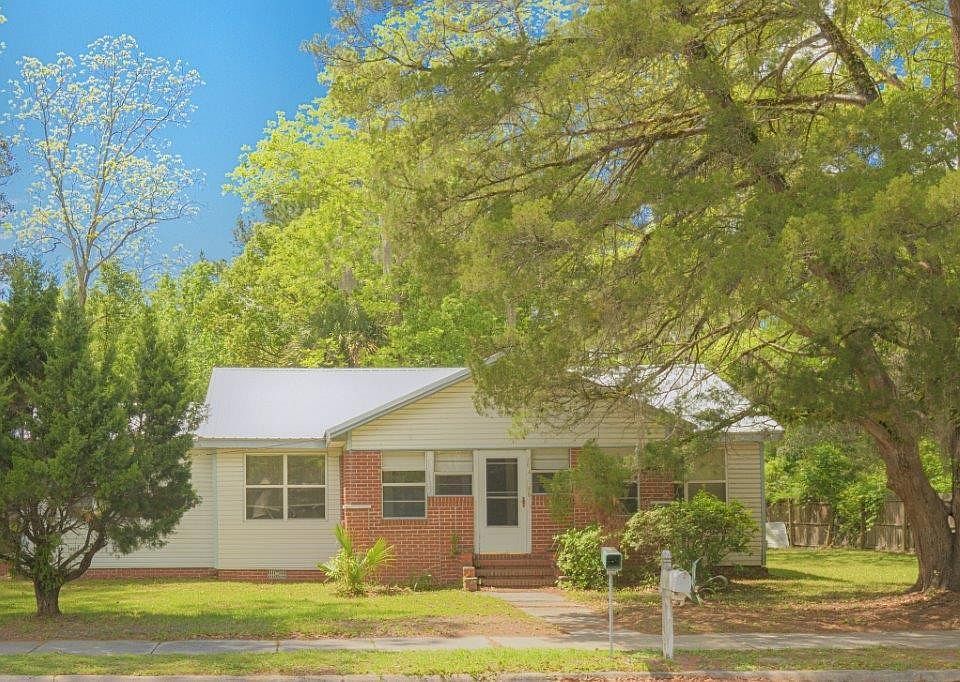1st image of 704 Bedell Ave