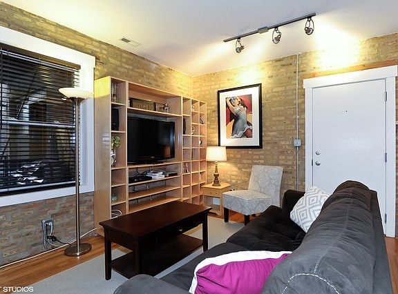 2nd image of 4938 N Winthrop Ave APT 1W