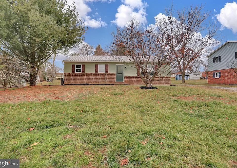 1st image of 261 Valley Dr