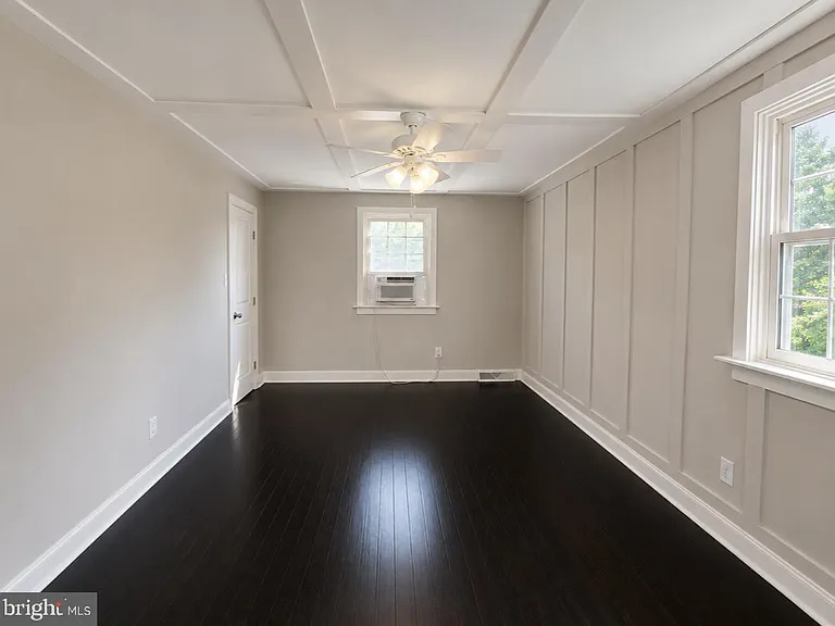 256 W Beidler Rd — Photo 17