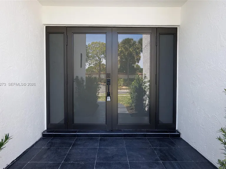 1543 SW 1st Ave — Photo 4