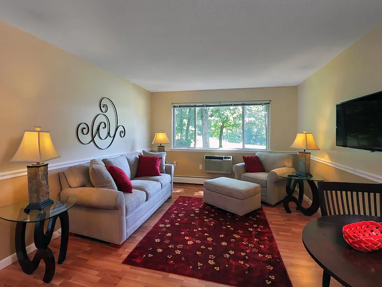 Bradley Court — Photo 7