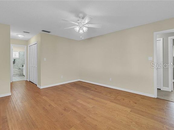 3rd image of 1122 W Winged Foot Cir
