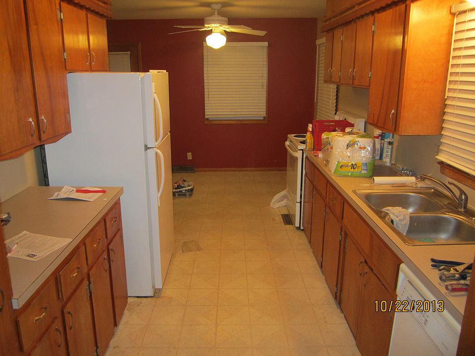 2nd image of 836 N Redbarn Ln