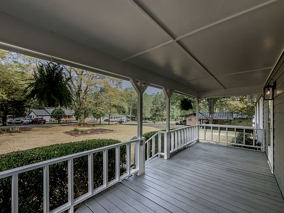3rd image of 128 Hunters Ln