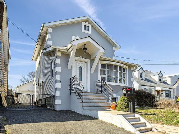 3rd image of 823 Schuyler Ave