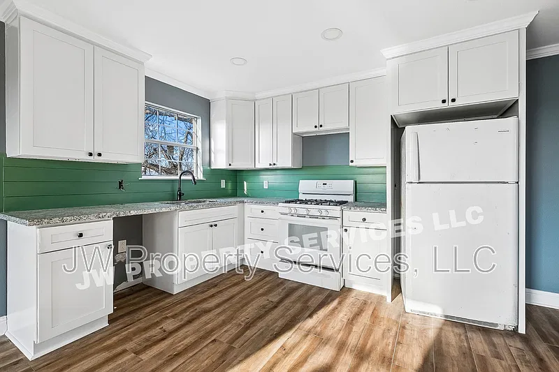 3 bed, 2.0 bath, 1100 sqft, $1,500 — Photo 4