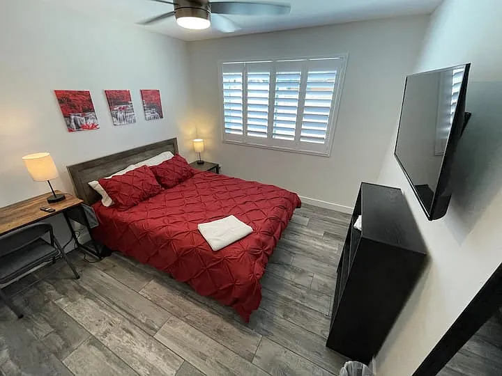4 bed, 1957 sqft, $900 — Photo 2