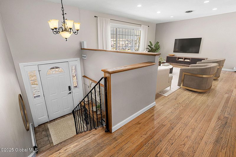 5th image of 24 Heldervue Avenue