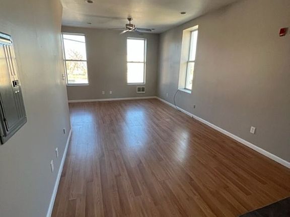5th image of 2979 Frankford Ave Floor 2
