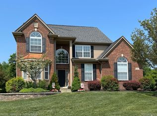 23677 Prescott Ln E, South Lyon, MI