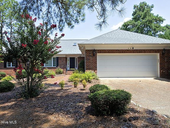 2nd image of 7 Lake Vista Lane