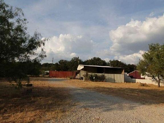 4th image of 2050 Glen Oaks Dr