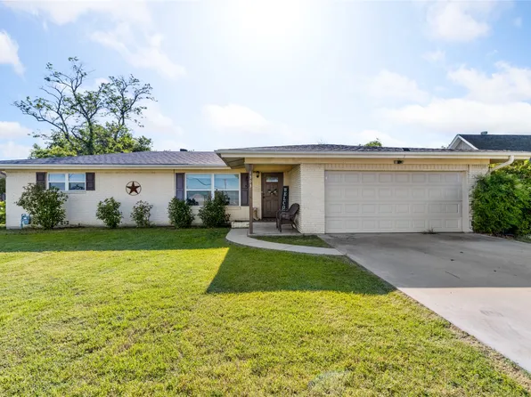 1303 N Church St, Decatur, TX 76234