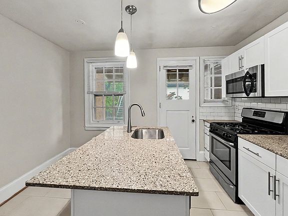 4th image of 223 Bloomingdale Ave #B