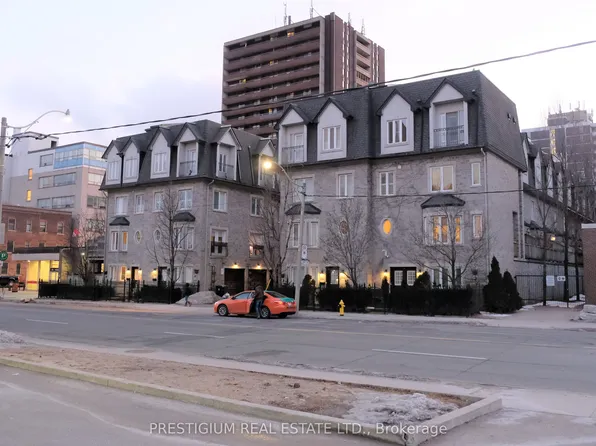 11 Annex Ln, Toronto, ON M5R 3V2