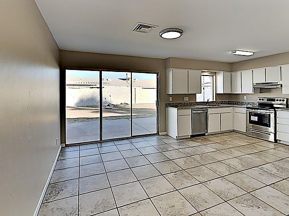 3rd image of 8208 W Glenrosa Ave
