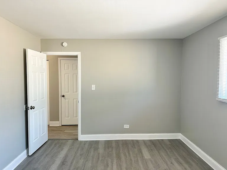 1719 E Roosevelt Rd #2 — Photo 10