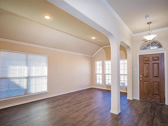 5th image of 1502 Grey Willow Ln