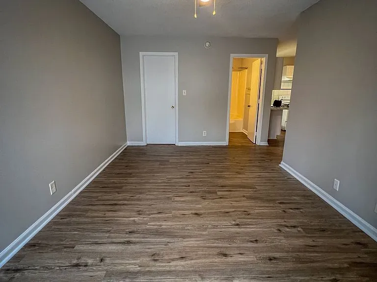 110 Medical Ct — Photo 15