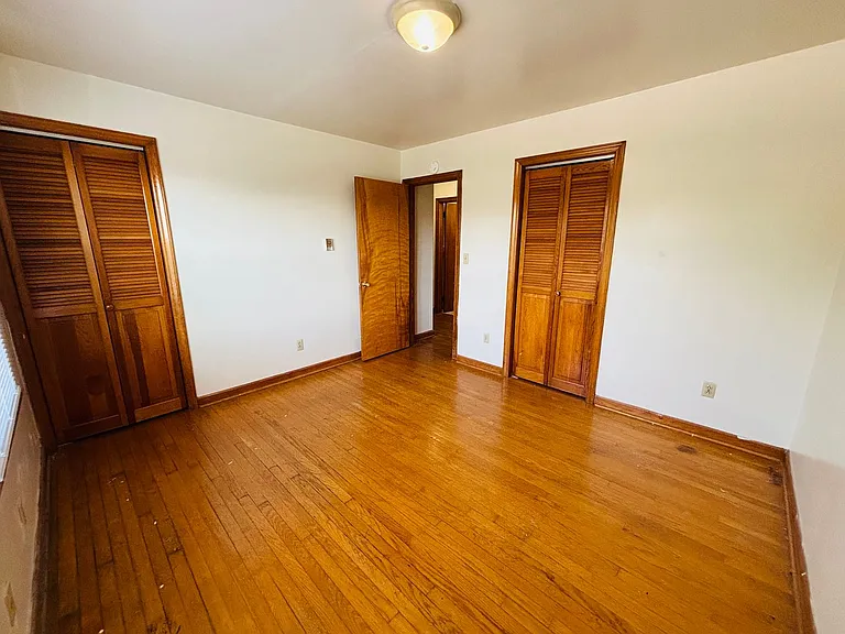 2 Bedroom, 1 Bath Apartment — Photo 20
