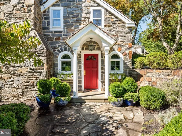 675 Andover Rd, Newtown Square, PA 19073