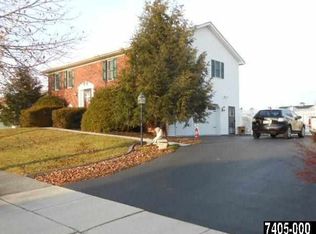 71 Shoshone Dr, Hanover, PA 17331