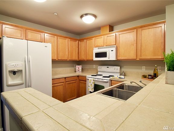 5th image of 1905 24th Ave NE APT 103