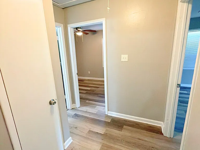445 W Brooks Rd — Photo 15
