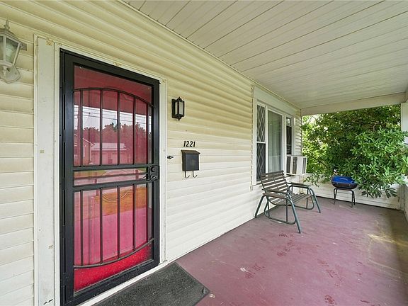 2nd image of 1221 Martin Ave