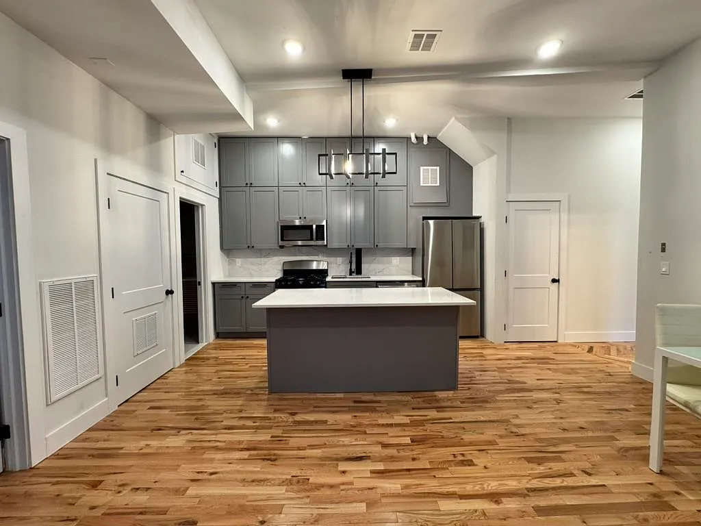 3 bed, 2.0 bath, $4,200 — Photo 1
