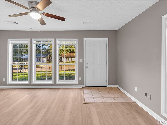 4th image of 334 Gardendale Dr