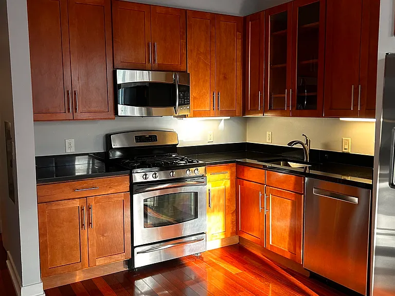 389 Washington St #11D — Photo 6