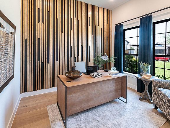 3rd image of 830 Aspen Blfs