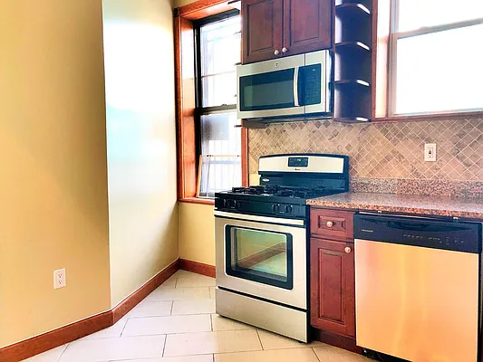 Rented by Rapid Realty Cobble Hill | media 76