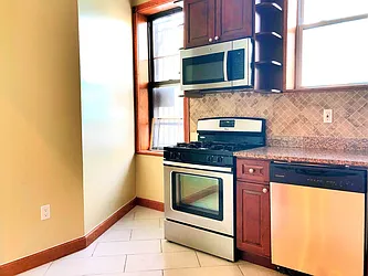 Rented by Rapid Realty Cobble Hill