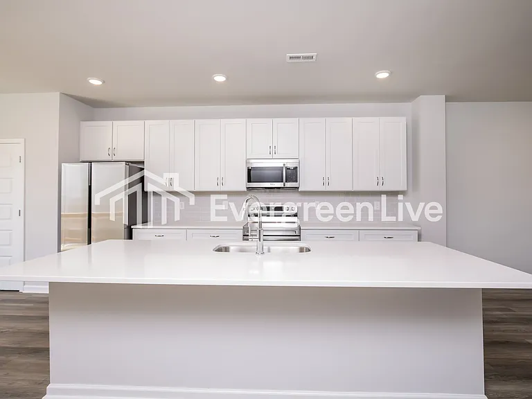 562 Hodge Rd — Photo 6