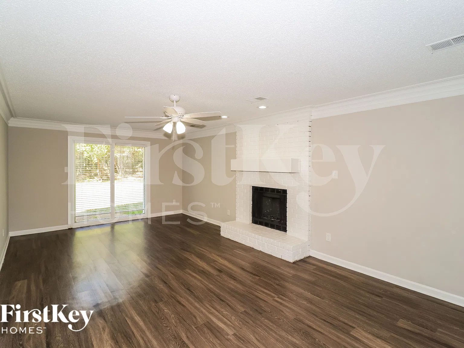 3 bed, 2.5 bath, 2439 sqft, $2,180 — Photo 3