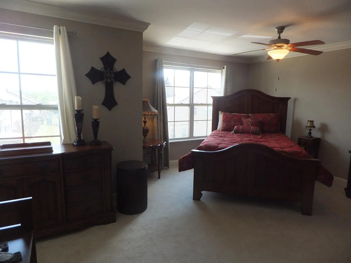 3 bed, 2.5 bath, 1670 sqft, $2,100 — Photo 4