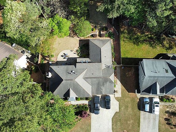 3rd image of 905 Grandview Way NW