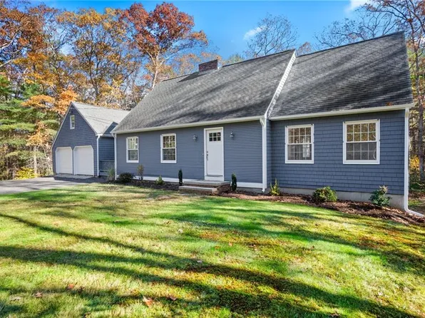 945 Knotty Oak Rd, Coventry, RI 02816