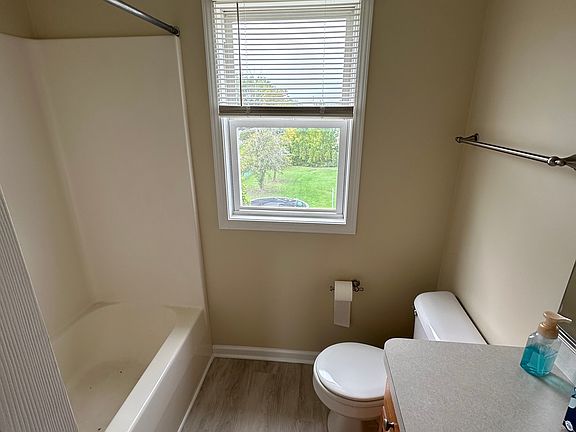 3rd image of 4112 Loring Ave Floor 1