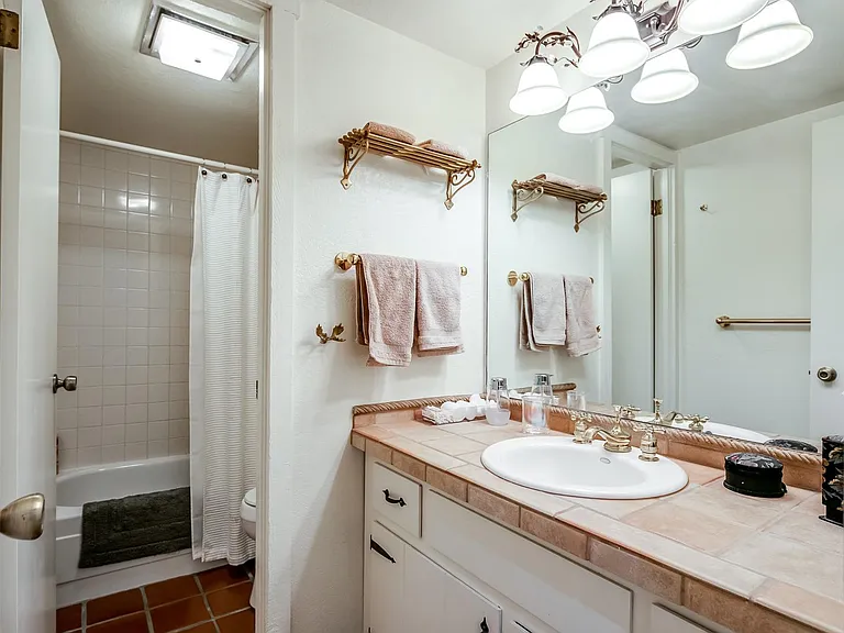 4660 Meadow Dr — Photo 15