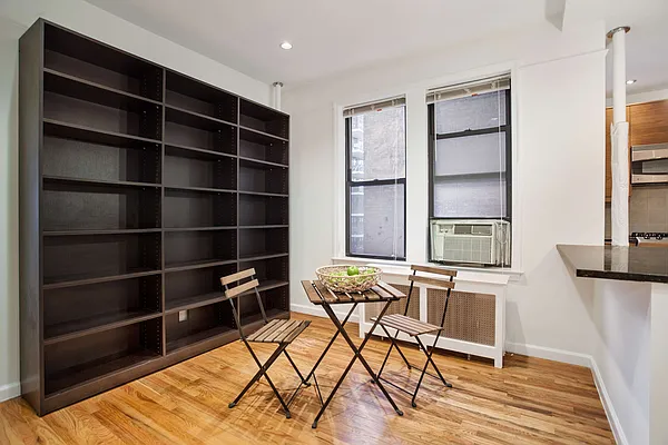 Rented by Warburg | media 10