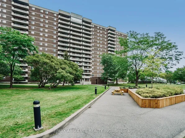 1705 Playfair Dr #1208, Ottawa, ON K1H 8P6