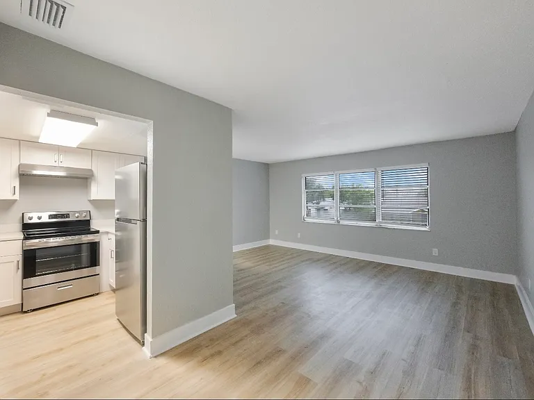 3060 Clinton St S #4 — Photo 4