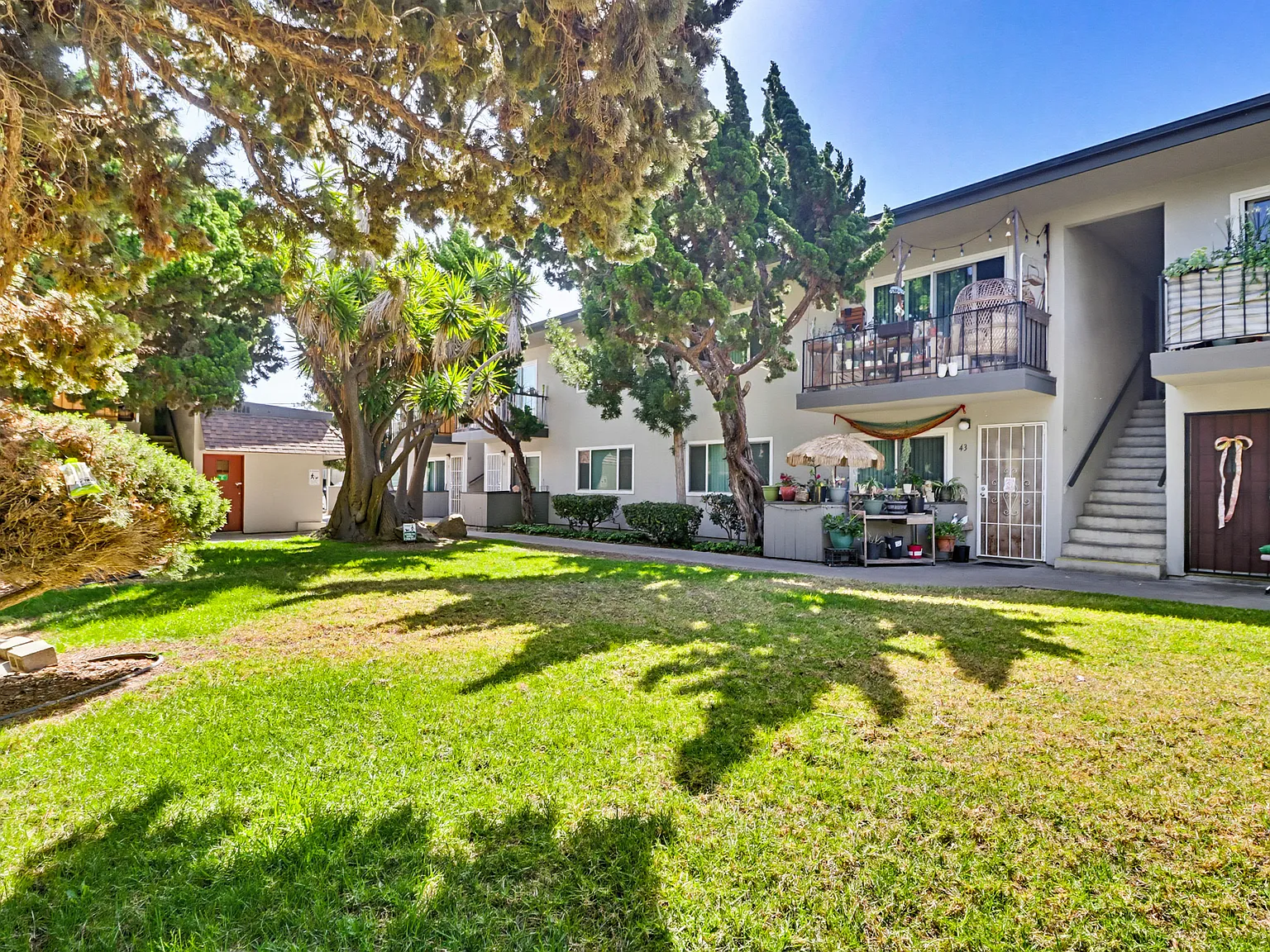 Camelot Apartments — Photo 3