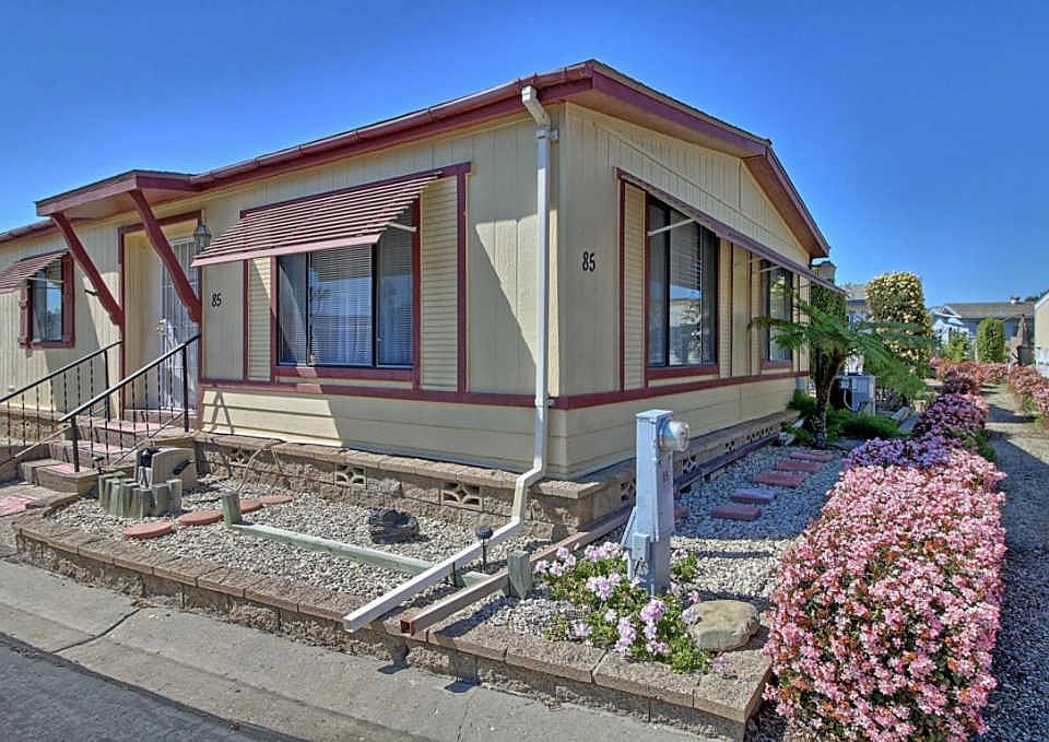 1st image of 85 Poinsettia Gardens Dr #85