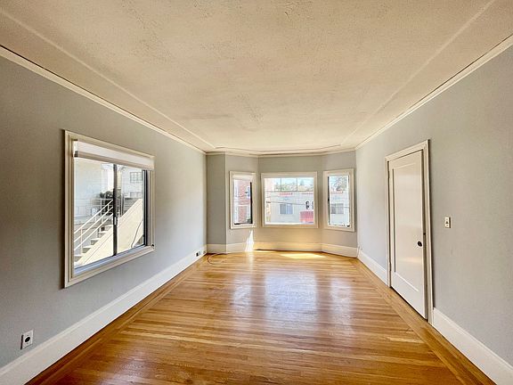 5th image of 817 Erie St APT 2
