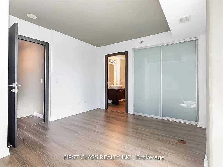 220 George St #907 — Photo 20